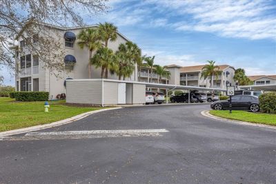 6202 - 9630 Club South Circle, Condo with 2 bedrooms, 2 bathrooms and null parking in Sarasota FL | Image 1