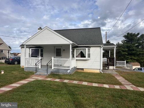 573 State St, MERTZTOWN, PA, 19539-9136 | Card Image