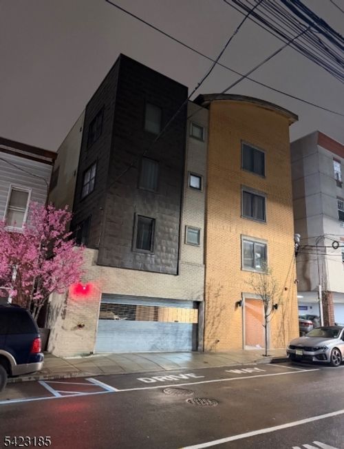 3c-211 40th St, Union City, NJ, 07087-6107 | Card Image