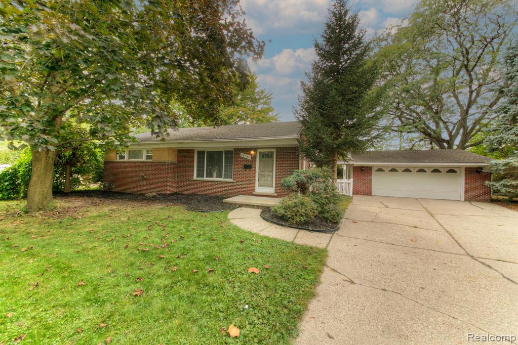 Minton Ct, Livonia, MI 48150