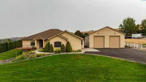 27907 S 959 Pr Se, Kennewick, WA, 99338-7393 | Card Image