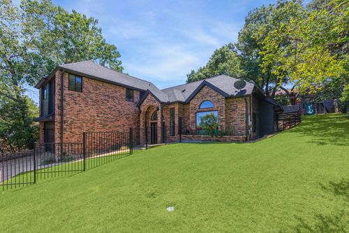 3911 Dry Creek Dr, Austin, TX, 78731-3827 | Card Image