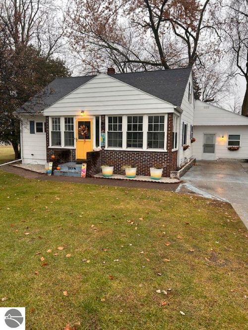 108 Davis St, Saint Louis, MI, 48880-9273 | Card Image