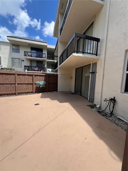 f105-8307 Sw 142nd Ave, Miami, FL, 33183-4013 | Card Image