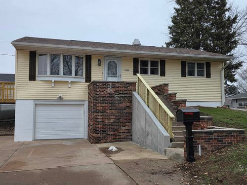 1206 10th Ave N, Clinton, IA, 52732-3368 | Card Image