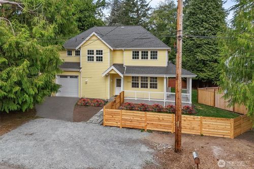 11300 Goodwin Way Ne, Seattle, WA, 98125 | Card Image