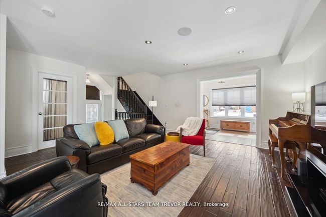 27 Corbett Cres, House other with 3 bedrooms, 4 bathrooms and 5 parking in Aurora ON | Image 4