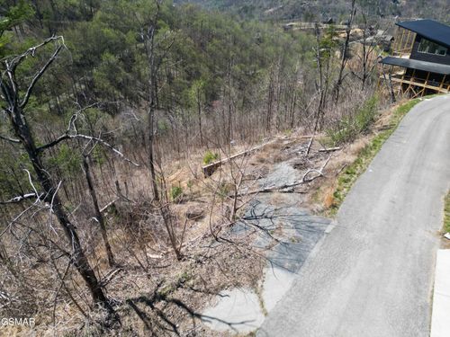 3221 Emerald Springs Loop, Sevierville, TN, 37862-8624 | Card Image