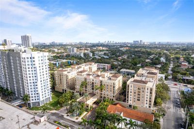 2204 - 520 Se 5th Ave, Condo with 2 bedrooms, 2 bathrooms and null parking in Fort Lauderdale FL | Image 2