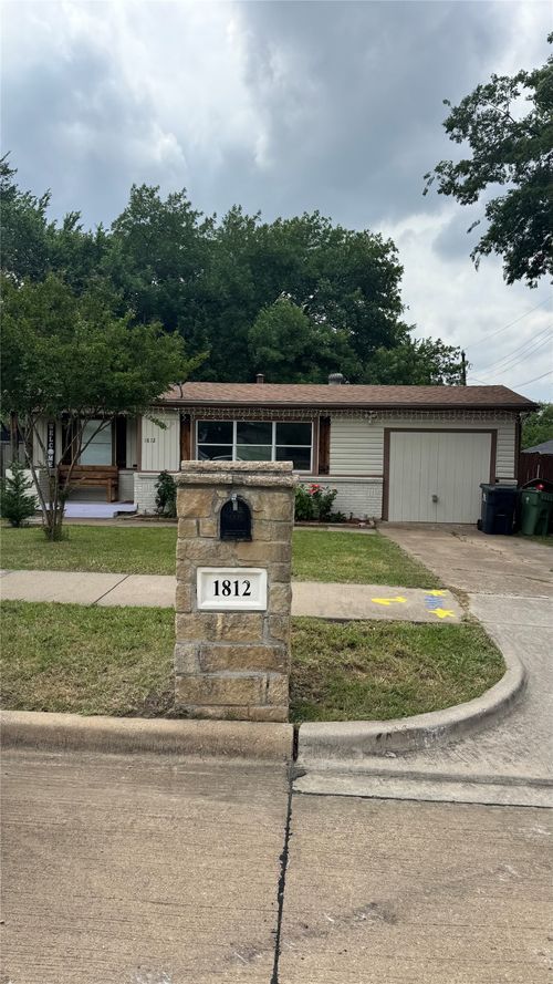 1812 Melissa St, Arlington, TX, 76010-2105 | Card Image