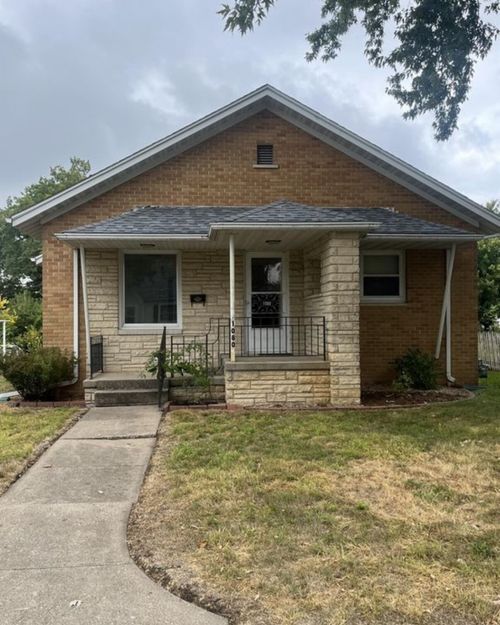 1080 7th St, Marion, IA, 52302-2913 | Card Image