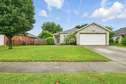 636 Capricorn St, Cedar Hill, TX, 75104-8108 | Card Image