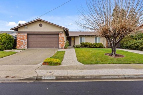 8062 Peppertree Rd, Dublin, CA, 94568-1351 | Card Image