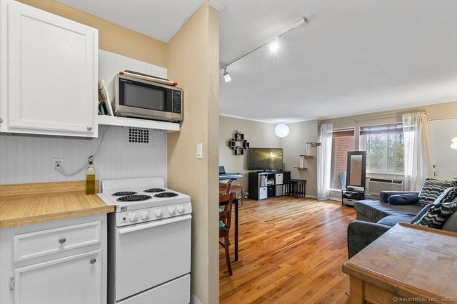 230 - 230 West Walk, Condo with 1 bedrooms, 1 bathrooms and 2 parking in West Haven CT | Image 13