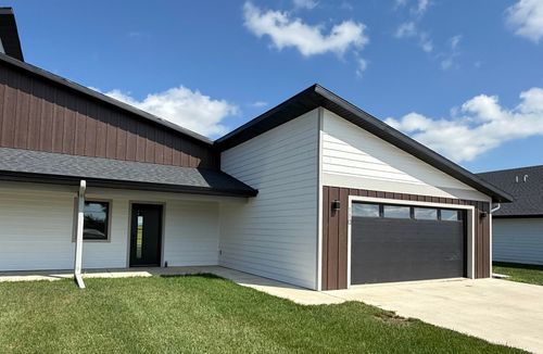 110 34th Ave W, Spencer, IA, 51301-2311 | Card Image