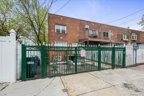770 Magenta St, Bronx, NY, 10467-6219 | Card Image