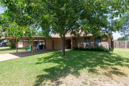 2600 Cherrylawn Dr, Taylor, TX, 76574-5068 | Card Image