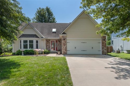 197 W Colleen Ct, Gardner, KS, 66030-1711 | Card Image