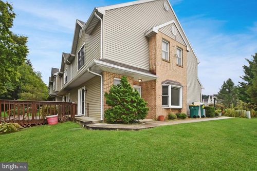 307 Jonathan Ct, HUMMELSTOWN, PA, 17036-8807 | Card Image