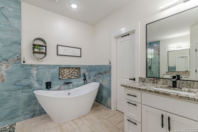 114 Mokukua Lane, House other with 3 bedrooms, 3 bathrooms and null parking in Bastrop TX | Image 21