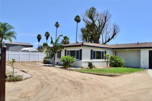 894 N Orange, Riverside, CA, 92501 | Card Image