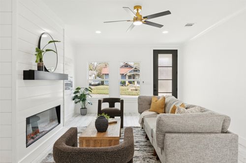 823 S Winnetka Ave, Dallas, TX, 75208-5912 | Card Image