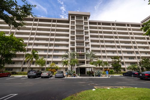 708-575 Oaks Ln, Pompano Beach, FL, 33069-3715 | Card Image