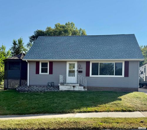 917 S 8th St, Clinton, IA, 52732-6343 | Card Image