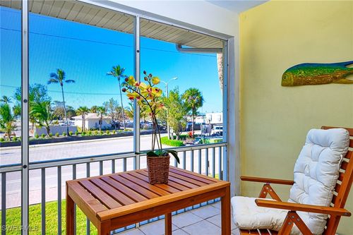 apt-w4-1550 Gulf Shore Blvd N, NAPLES, FL, 34102-4946 | Card Image