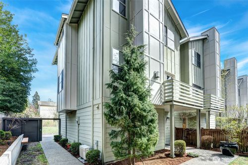 738 N 185th St, Shoreline, WA, 98133-3902 | Card Image
