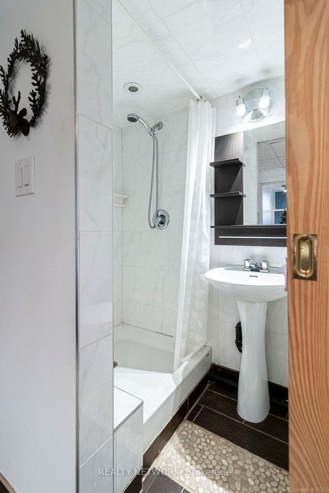 16 Hatt St, House attached with 3 bedrooms, 3 bathrooms and null parking in Dundas ON | Image 22