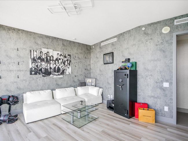 APT-5505 - 18555 Collins Ave, Condo with 3 bedrooms, 5 bathrooms and null parking in Sunny Isles Beach FL | Image 34
