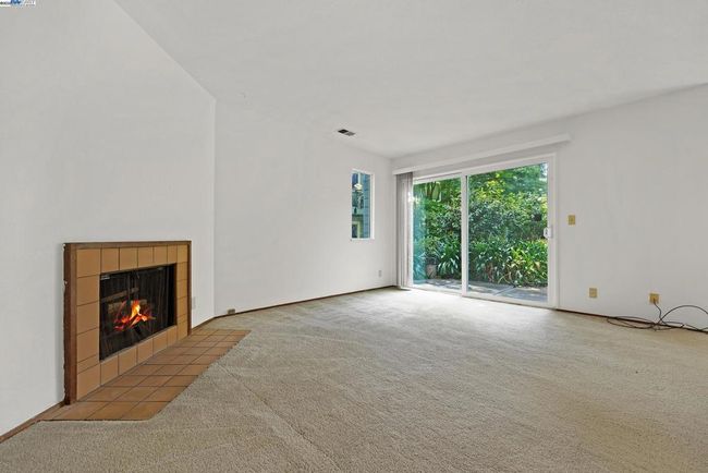 127 Temescal Cir, Townhouse with 2 bedrooms, 2 bathrooms and null parking in Emeryville CA | Image 8