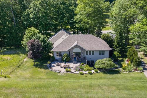 9482 Stonebridge Dr, Stanwood, MI, 49346-8341 | Card Image