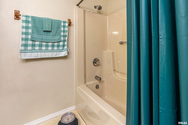 1202 S Hadfield St, House other with 3 bedrooms, 2 bathrooms and null parking in Marion IL | Image 15