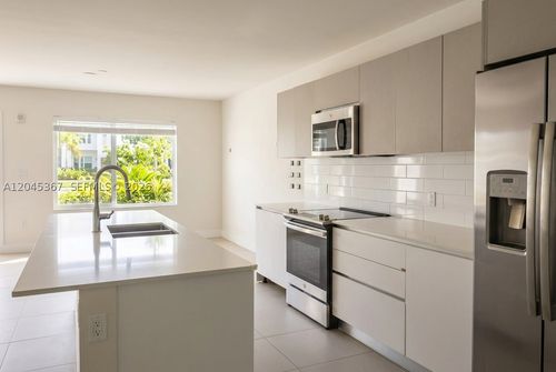 3104-2535 Ne 193rd St, Miami, FL, 33180-3470 | Card Image