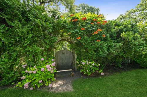 52 Sherwood Rd, Hampton Bays, NY, 11946-3615 | Card Image