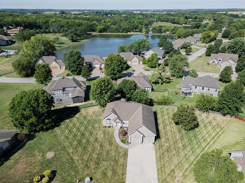 12512 Pine Valley Dr, Kansas City, KS, 66109-3187 | Card Image