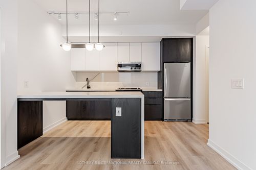 711-5 York Garden Way, Toronto, ON, M6A0G9 | Card Image