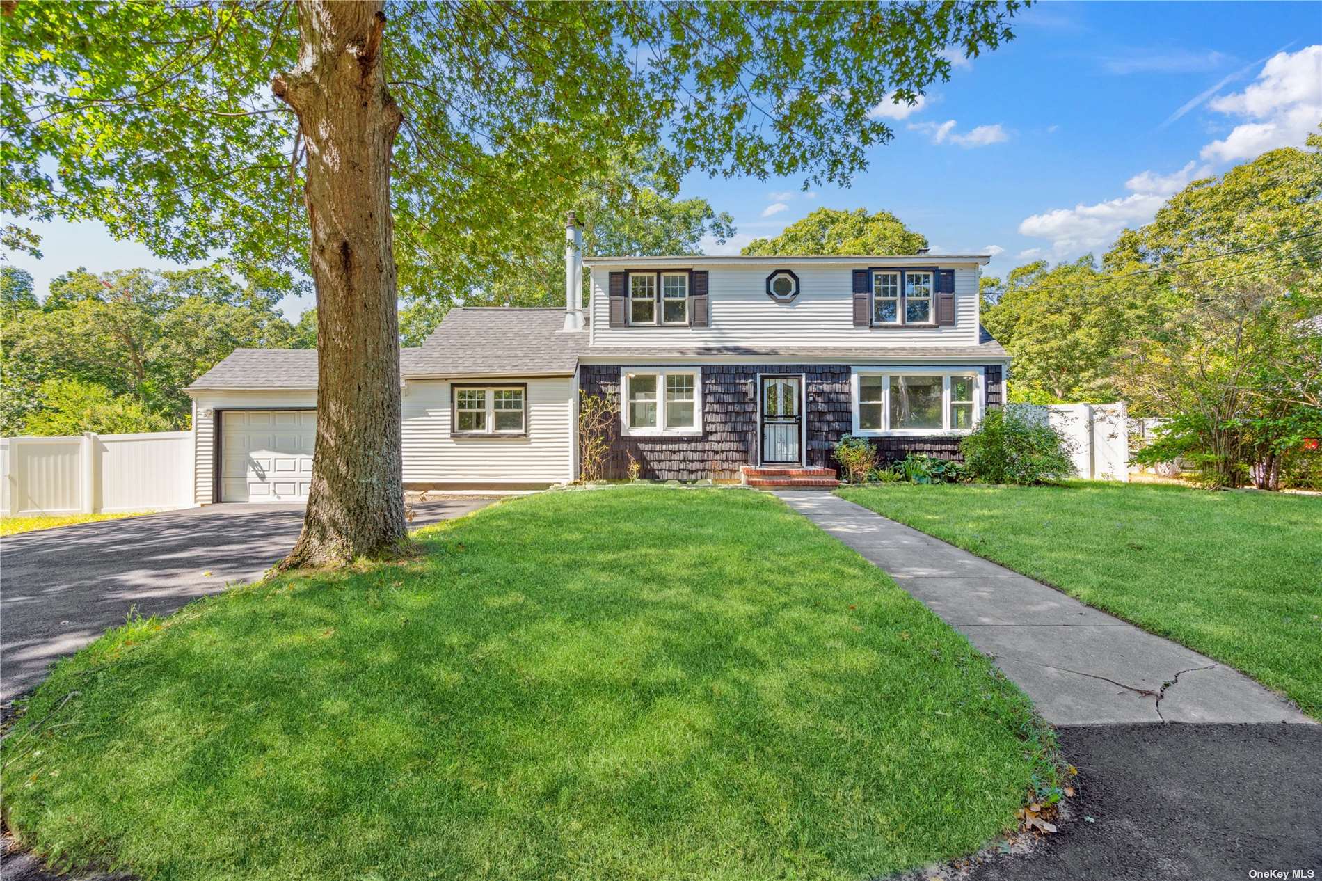 Dourland Rd, Medford, NY 11763