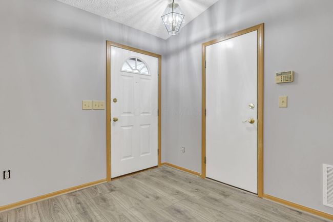 7050 Weurful Dr, House other with 3 bedrooms, 2 bathrooms and null parking in Canal Winchester OH | Image 4