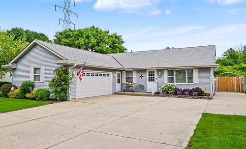7950 S Cecily Drive, OAK CREEK, WI, 53154 | Card Image