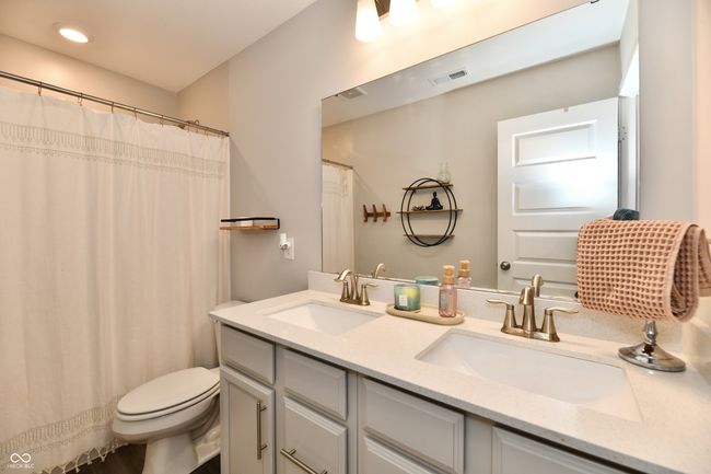 Hallway bathroom | Image 61