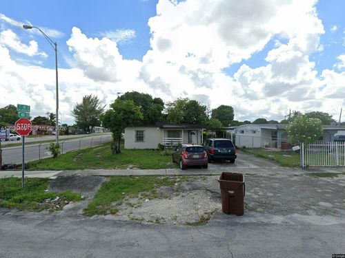 790 E 48th St, Hialeah, FL, 33013-1960 | Card Image