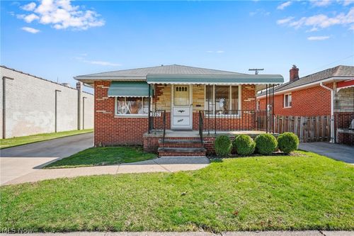 3097 W 159th St, Cleveland, OH, 44111-1035 | Card Image