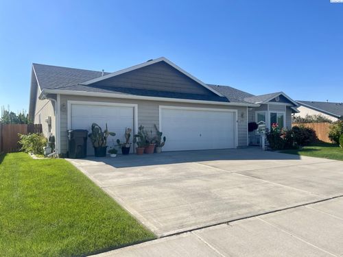 4602 Campolina Ln, Pasco, WA, 99301-8330 | Card Image