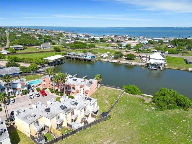 APT-404 - 4141 Whiteley Dr, Townhouse with 1 bedrooms, 2 bathrooms and 1 parking in Corpus Christi TX | Image 25