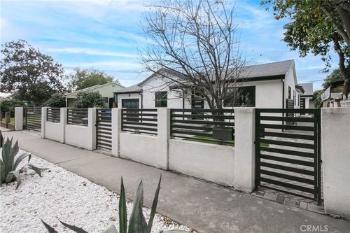 8143 Hazeltine Ave, Panorama City, CA, 91402-5201 | Card Image