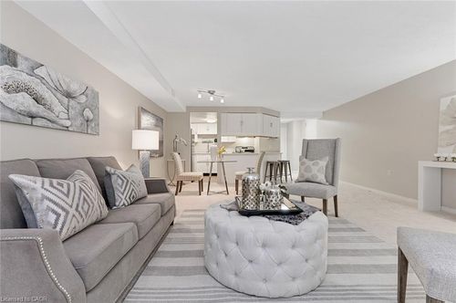 212-895 Maple Ave, Burlington, ON, L7S2H7 | Card Image