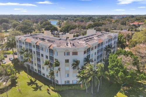 511-3600 Oaks Clubhouse Dr, Pompano Beach, FL, 33069 | Card Image